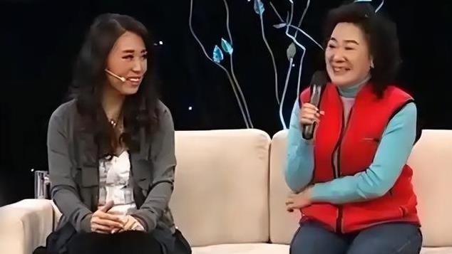 唱《女驸马》一举成名，嫁小15岁的丈夫，黄梅戏后吴琼幸福吗