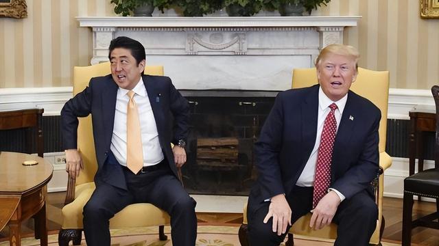 特朗普夫妇接待安倍晋三遗孀，而日本首相石破茂此前寻求会谈遭拒