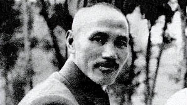 1934年，一国民党军官救下近9万红军，毛主席叮嘱一定要找到他