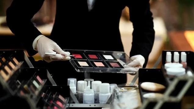 90后入殓女孩：缝合过上万具遗体，从不参加婚礼，亲妈嫌弃不吉利