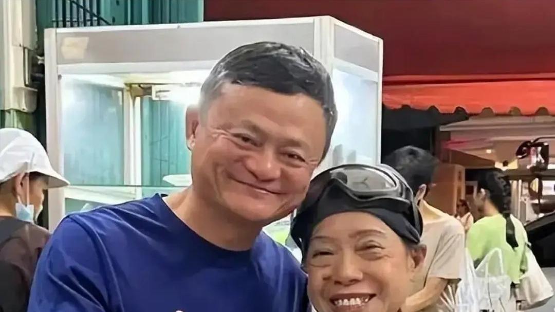 马云一家人在新西兰过年，马云妻子随行罕见现身！