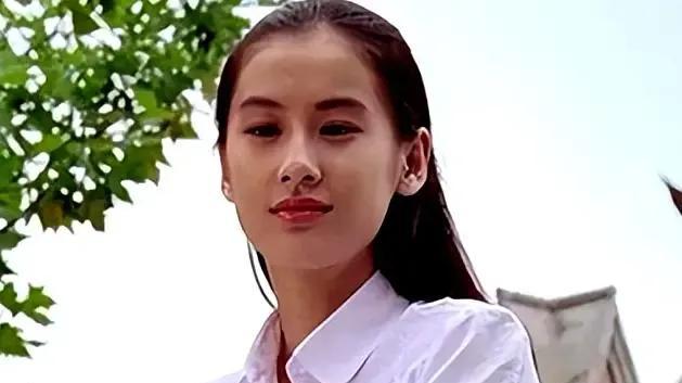 黄圣依家世大揭秘：背后家族力量如何影响她的演艺与人生？