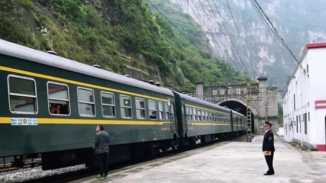 高铁再快也无法超越绿皮车的这几个优点，怪不得老百姓那么喜爱！