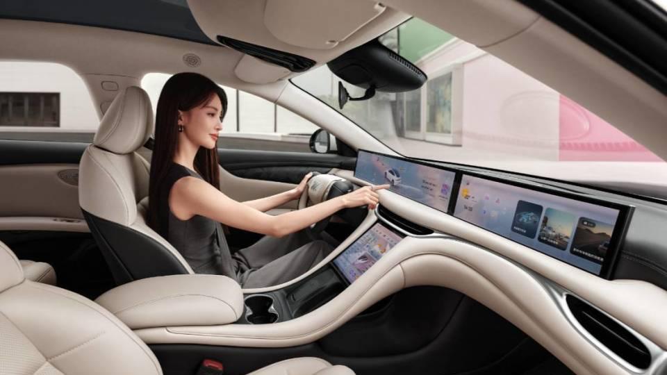 千呼万唤始出来！光年固态电池上车，纯电续航1002km，这才是遥遥领先