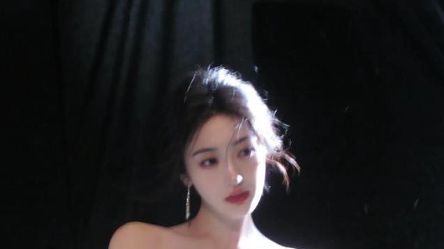 孙乐言拍摄花絮照曝光，ccd出图每张都是大片既视感，直接封神了