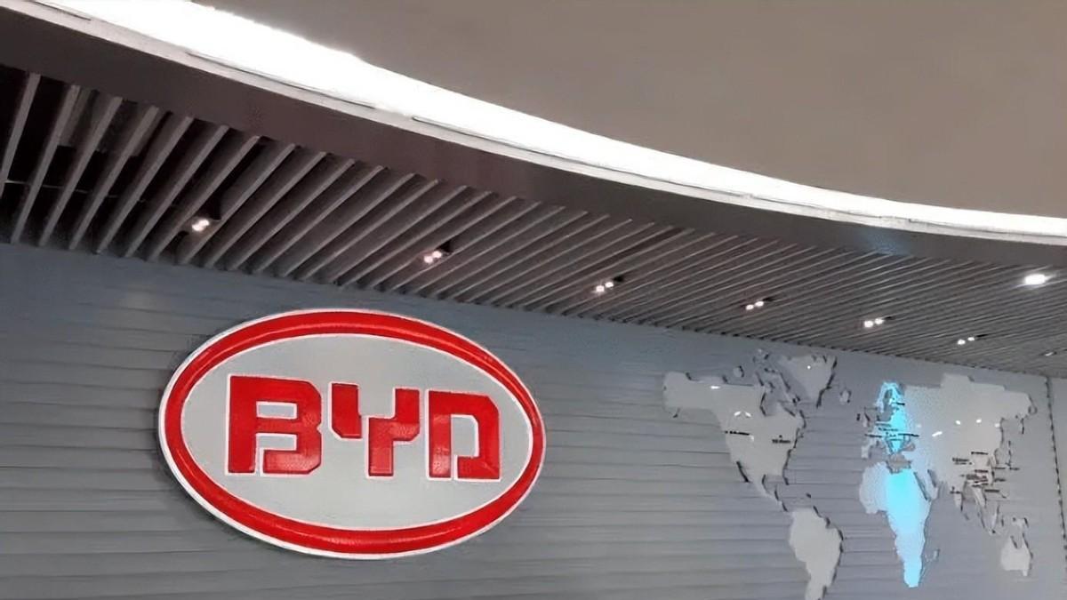 遮羞布撕开？无视央视警告，外媒：比亚迪终究还是“下水”了