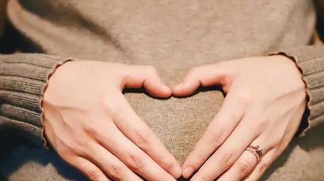 夫妻生活喜欢亲吻对方私处，真的不健康吗？医生：当心这些危害！