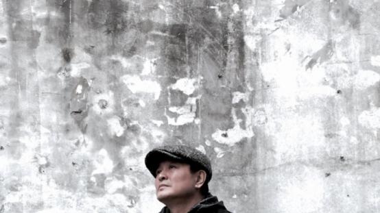 导演杨亚洲：离异后二婚娶倪萍，面对复杂的家庭，他如何平衡？