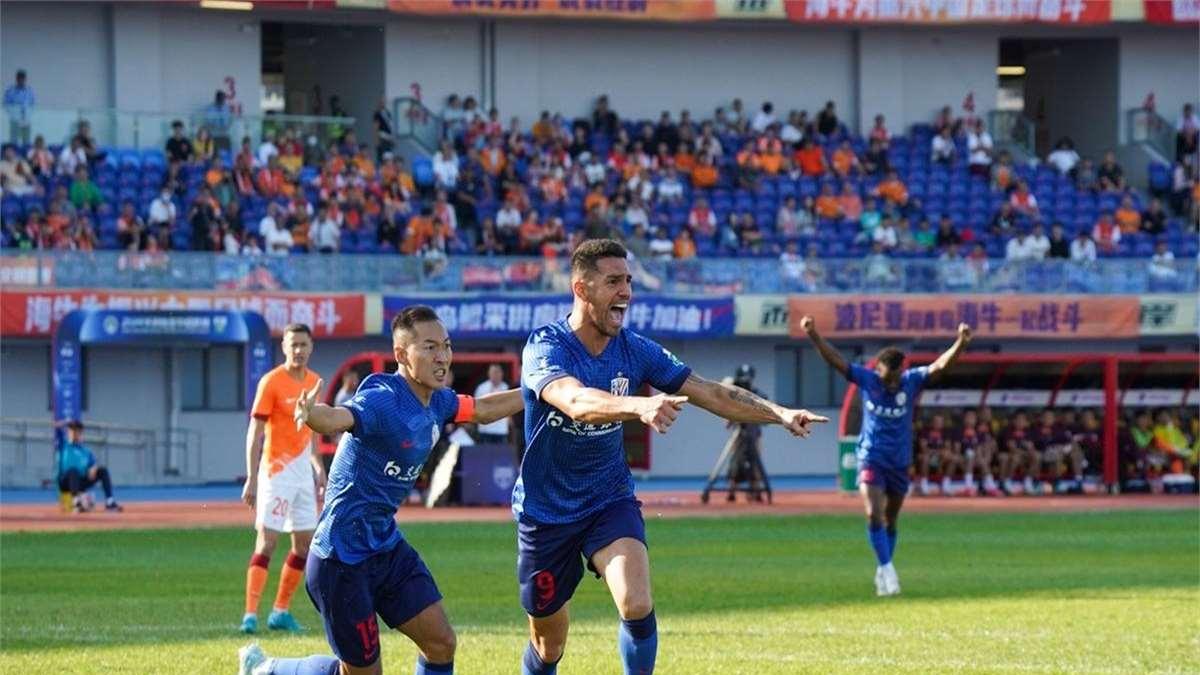 中超-路易斯闪击制胜汪海健飞踹染红10人申花1-0海牛暂登榜首