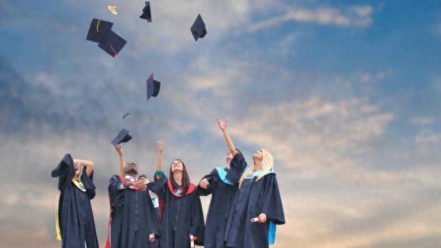 克莱登大学：从虚构到现实的警示