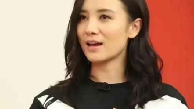 26岁因性感走红，爱上大23岁五婚导演，42岁的宋佳终于圆满