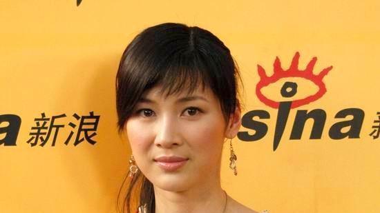 痴恋周一围五年，32岁嫁富豪，40岁老公入狱，童蕾经历了什么？