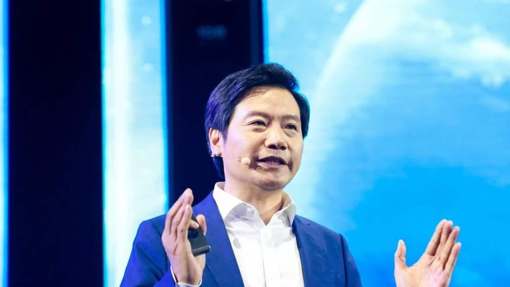 雷军砸重金布局大模型，AI“天才少女”成小米王牌！