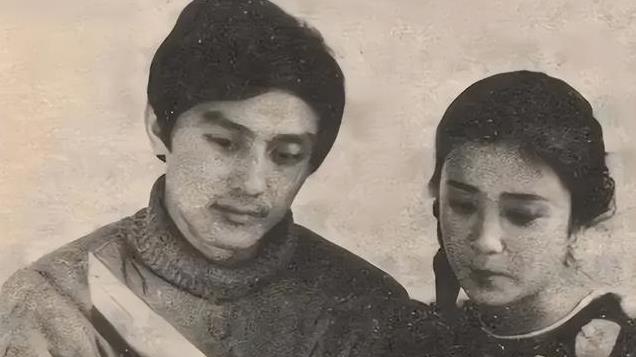 两婚两离，52岁自毁前程，独子去世，“妲己”傅艺伟如今怎样了？