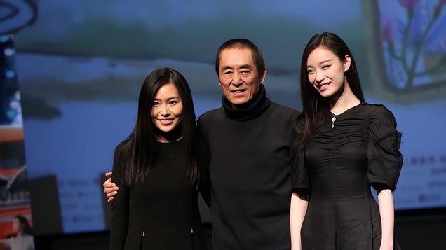 同是张艺谋的基因，肖华和陈婷的女儿一对比，一个天上，一个地下