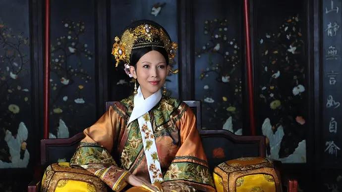 《甄嬛传》：除了华妃，所有人都活在纯元的影子里，但纯元却比华妃更可怜