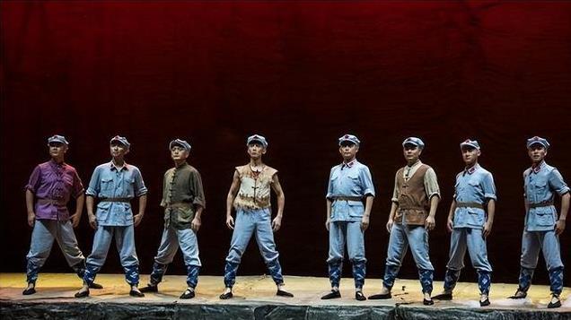 1934年，一农民膝下八子却无人送终，毛泽东：“我来当他儿子! “