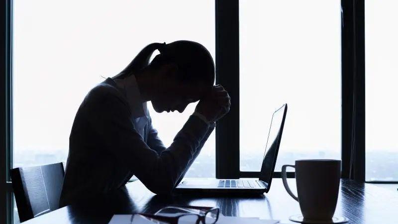 家里就这点事儿——我挣得不够花，她还得补贴我两千