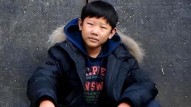 侯祥：9岁停止发育，出道18年只能演小孩，跟妻子同框被嘲像母子