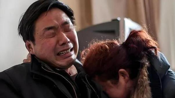 2024年，宝马撞人案温庆运被注射死刑，行刑前他见了父母最后一面