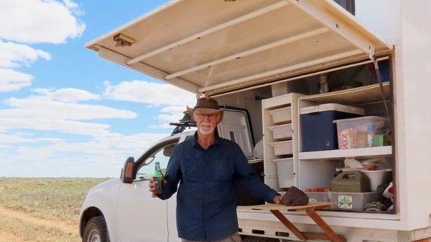 男子贡献逾百颗陨石　获博物馆授纪念奖章