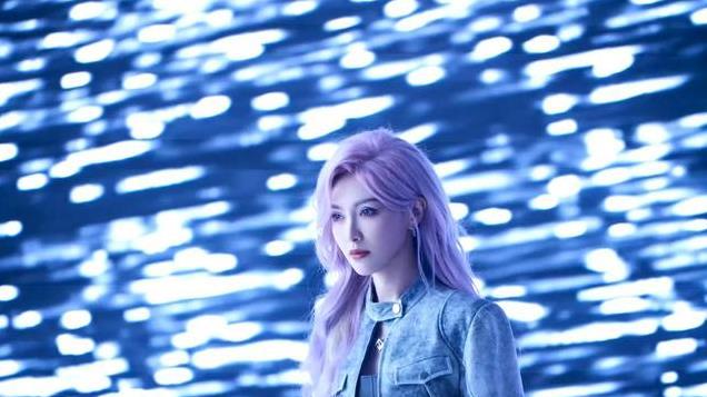 唐嫣穿芬迪被吐槽土后，发紫发自拍，妥妥女团风！新剧对打赵丽颖