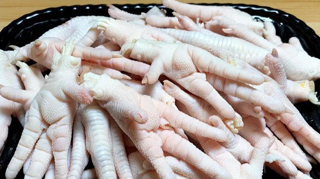 如何挑选新鲜、肉质饱满的鸡爪