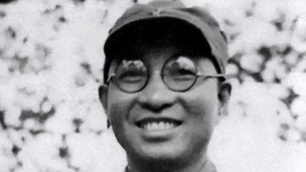华野上将对陈赓不敬，刘邓狠批：性格太傲，陈毅无奈端起老总架子