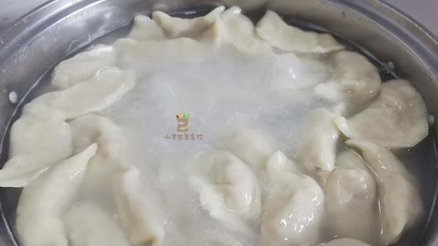 包白菜馅饺子，最忌放这“2种料”，很多人喜欢放，难怪吃着不香