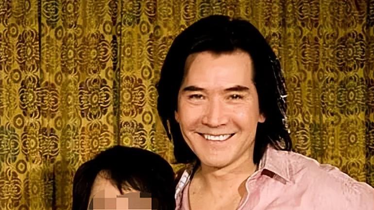 “无妻无子”的费翔，曾被雪藏多年：母亲，这样您满意了吗？