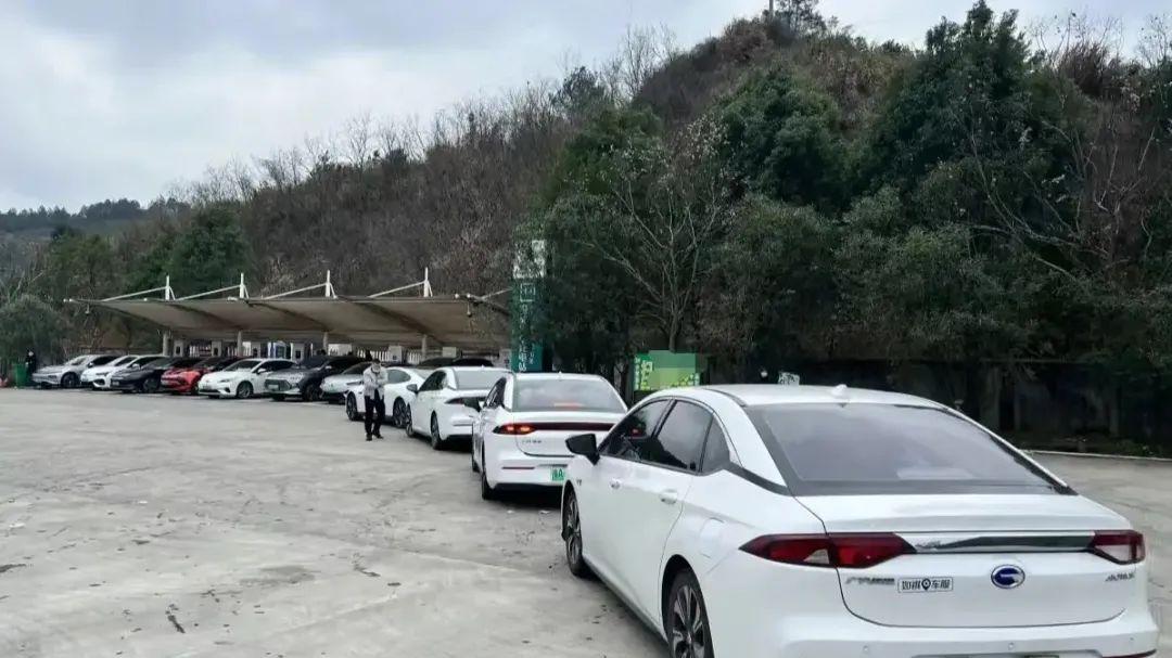 春运开车滑。我告诉你为啥四驱有用
