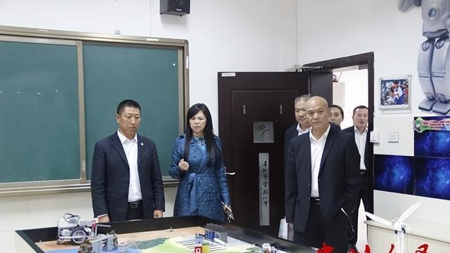 小学校长权力有多大？贵阳美女校长钟海燕贪污949万，被判刑11年