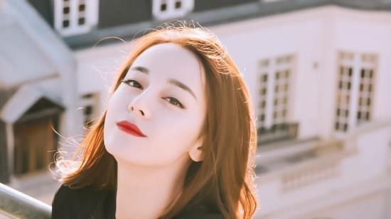 46岁张彤：单身住上海豪宅，健身逛街，自称不结婚不生娃生活很爽