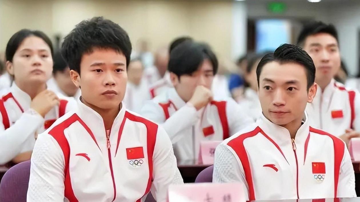 孙颖莎偷懒瞬间被全红婵“抓包”，两大天才少女同框太吸睛！