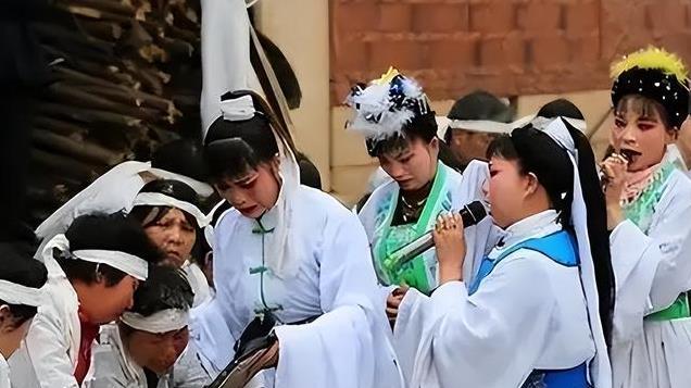 李美珍：专业哭灵24年，一场3000元一天三场，如今已给俩儿子买房