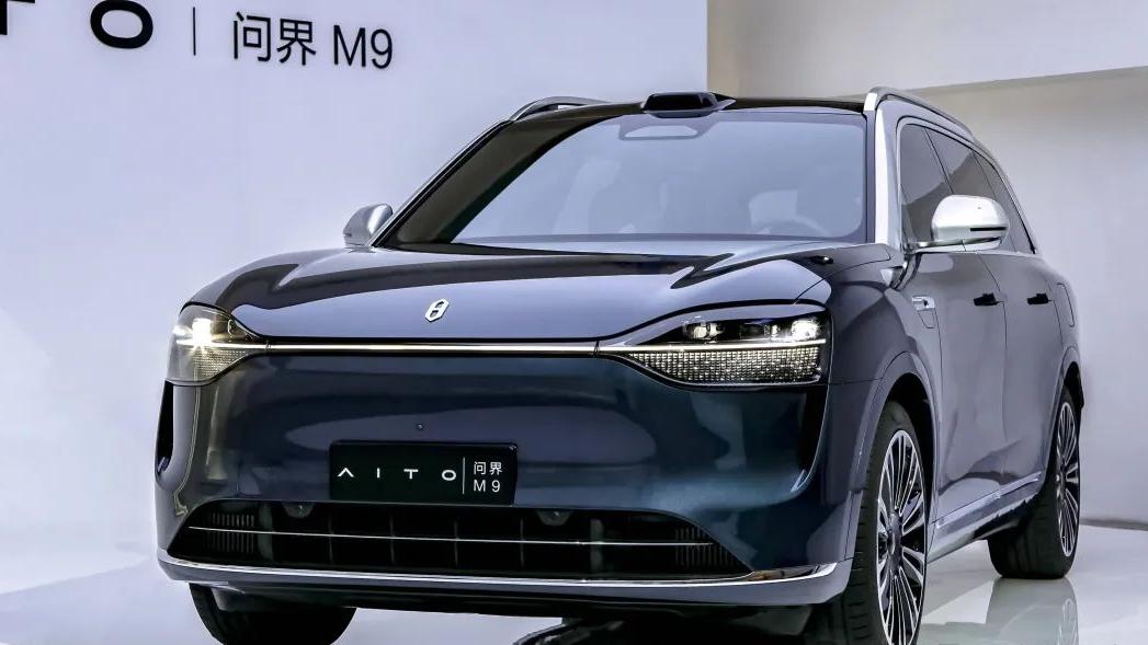看了问界M9和奔驰GLC PHEV对比，才知道问界把奔驰按在地上摩擦一点也不奇怪。
