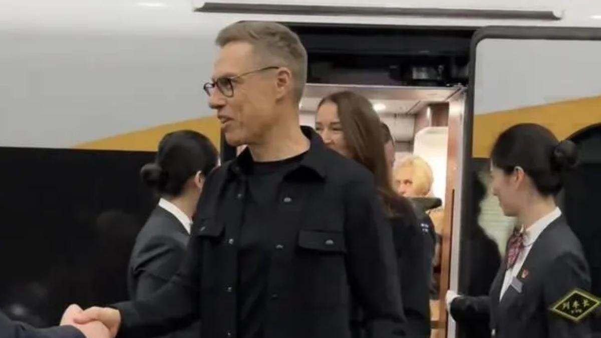 离开中国前，芬兰总统连说三声中文“谢谢”，给中国送上千亿大单