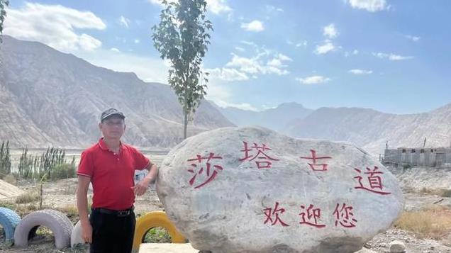 68岁的他环球自驾旅行中！曾自驾过100国，3年穿越六大洲30万公里