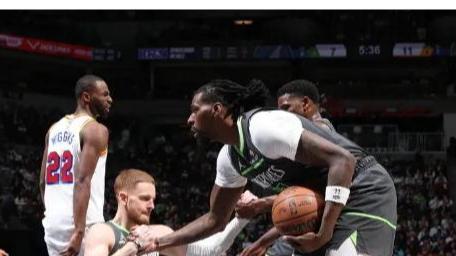 森林狼六人上双难求一胜 库里7记三分31+10勇士终结3连败