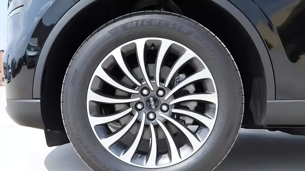 豪华SUV新选择，3.0T+V6省油王，比Q7便宜20万
