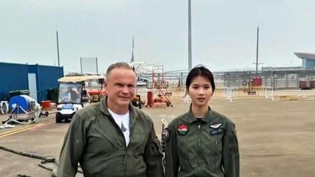 苏联62岁传奇试飞员：12000米高空惊险逃生，珠海航展再引热议！
