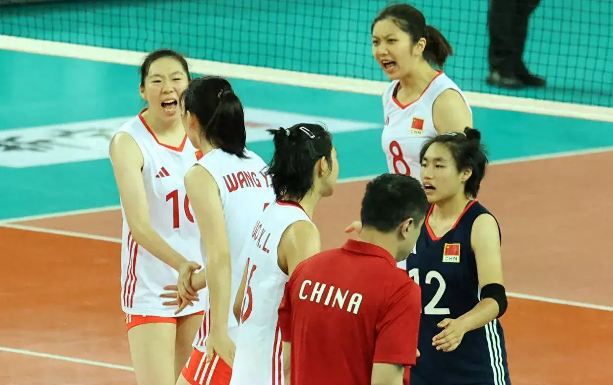 女排牛逼！ 3-2 逆转！中国队夺冠，日本队狂欢秒变变沮丧