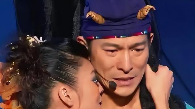 赖文慧：是刘德华的伴舞，两人合作25年，亲密拥抱还表白