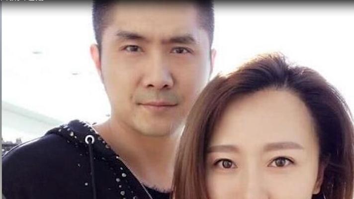 潘阳：30岁嫁豪门成“潘十亿”，靠潘长江牵线，今带孩子常住娘家