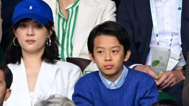 孙俪邓超一家现身温网决赛，坐名流包厢，儿子女儿正面照曝光