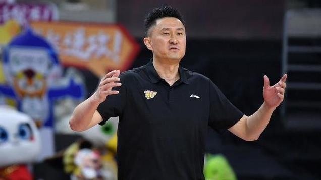 广东球迷见面会！杜锋携4将参加，王少杰任骏飞狂笑，杜锋搂徐昕