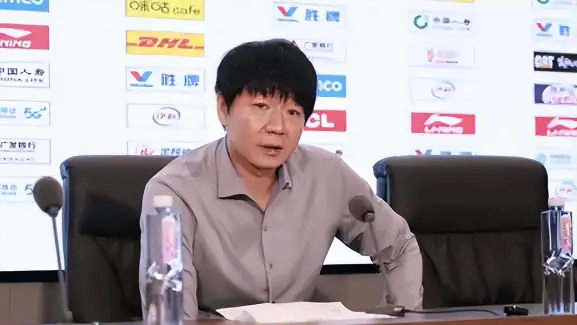 惨烈！克里斯19罚全中，两队6人六犯离场，齐鲁德比山东六连胜