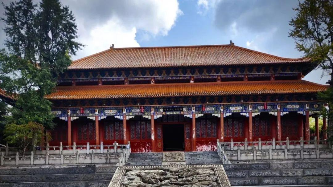 南明最后的皇帝，埋在贵州荒山里，一代帝王流亡十几年，死于昆明，葬在贵州