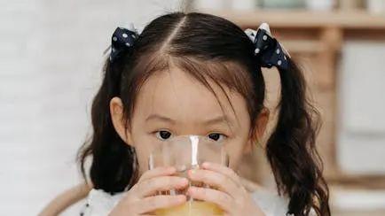 微信小游戏《爸妈叫我吃饭》能过第三关的，恐怕还没出世吧