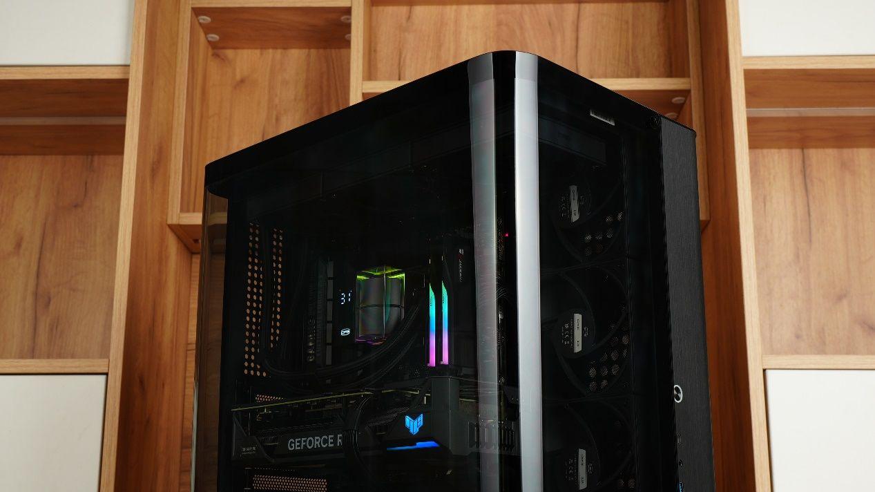 黑暗双曲面海景房主题，14600KF+4070TIS+LEADEX III ATX3.1装机
